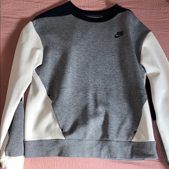 multi color nike tech